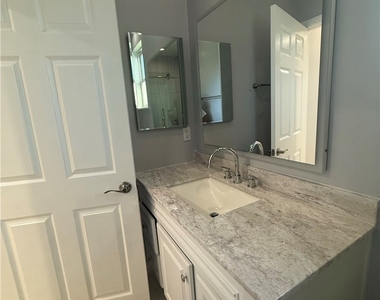 6504 Hesperia Avenue - Photo Thumbnail 7