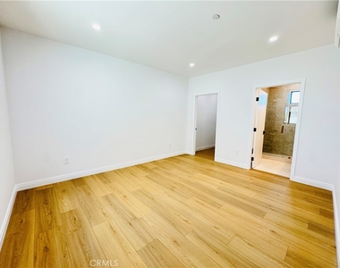 7744 1/2 Vassar Avenue - Photo Thumbnail 22