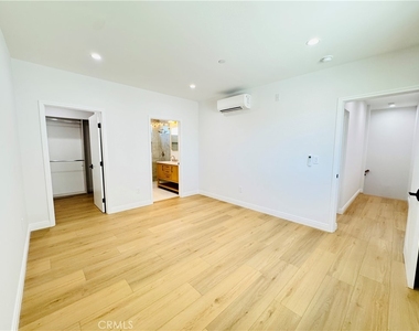 7744 1/2 Vassar Avenue - Photo Thumbnail 25