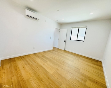 7744 1/2 Vassar Avenue - Photo Thumbnail 24