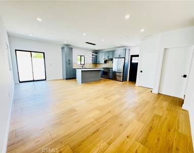 7744 1/2 Vassar Avenue - Photo Thumbnail 11