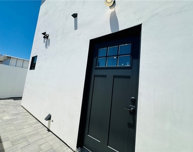7744 1/2 Vassar Avenue - Photo Thumbnail 28