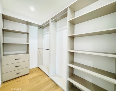 7742 Vassar Avenue - Photo Thumbnail 10