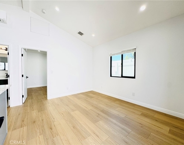 7742 Vassar Avenue - Photo Thumbnail 6