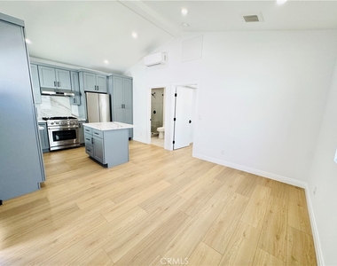 7742 Vassar Avenue - Photo Thumbnail 7