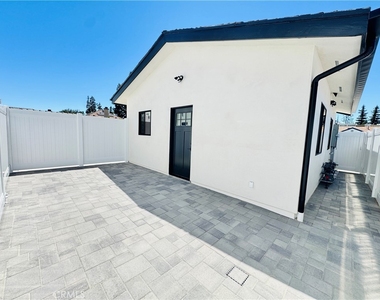 7742 Vassar Avenue - Photo Thumbnail 12
