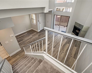 6323 Reseda Boulevard - Photo Thumbnail 7