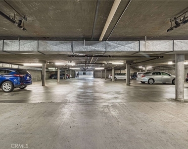 6323 Reseda Boulevard - Photo Thumbnail 19