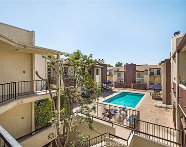 6323 Reseda Boulevard - Photo Thumbnail 18