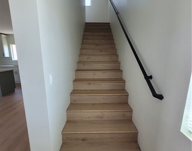 11864 Borden Avenue - Photo Thumbnail 10