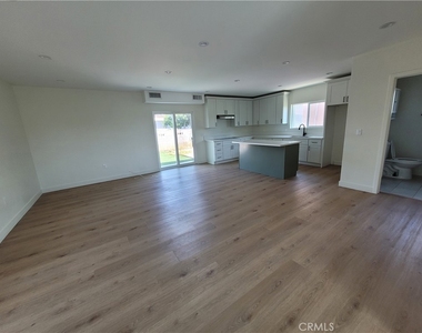 11864 Borden Avenue - Photo Thumbnail 4