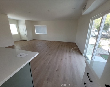 11864 Borden Avenue - Photo Thumbnail 18