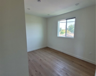11864 Borden Avenue - Photo Thumbnail 13