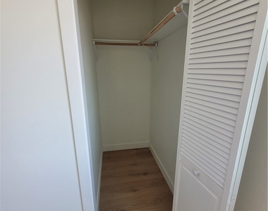11864 Borden Avenue - Photo Thumbnail 17