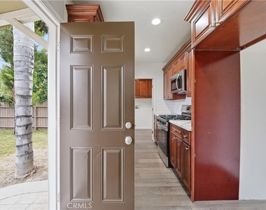 7620 Variel Avenue - Photo Thumbnail 7