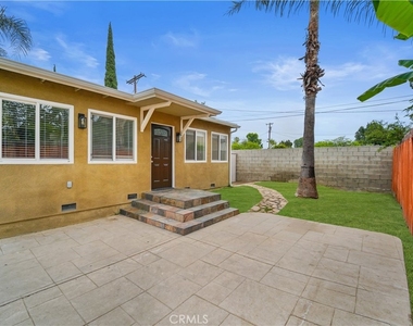 7620 Variel Avenue - Photo Thumbnail 2
