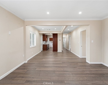 7620 Variel Avenue - Photo Thumbnail 17