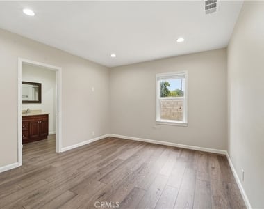 7620 Variel Avenue - Photo Thumbnail 18