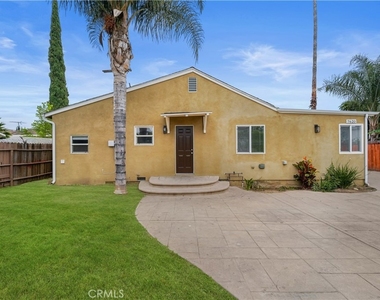 7620 Variel Avenue - Photo Thumbnail 5