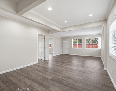 7620 Variel Avenue - Photo Thumbnail 12