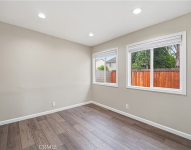 7620 Variel Avenue - Photo Thumbnail 28