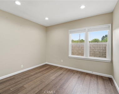 7620 Variel Avenue - Photo Thumbnail 26
