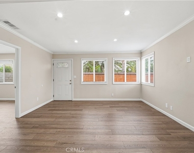 7620 Variel Avenue - Photo Thumbnail 13