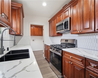 7620 Variel Avenue - Photo Thumbnail 9