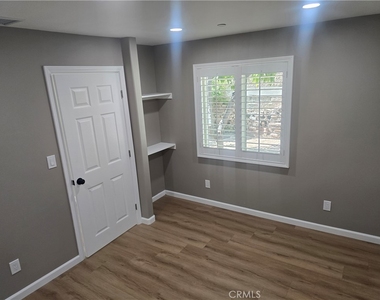 421 W Lexington - Photo Thumbnail 16