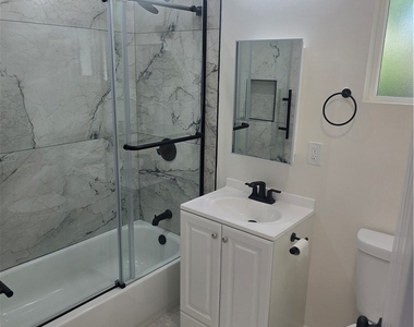 421 W Lexington - Photo Thumbnail 14