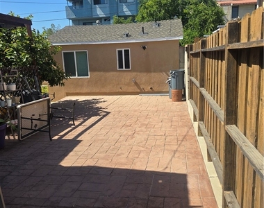 421 W Lexington - Photo Thumbnail 2