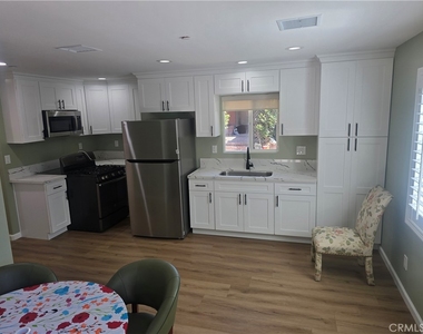 421 W Lexington - Photo Thumbnail 5