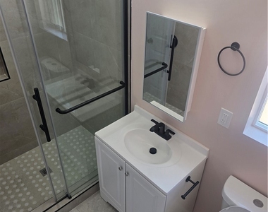 421 W Lexington - Photo Thumbnail 11
