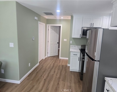 421 W Lexington - Photo Thumbnail 8