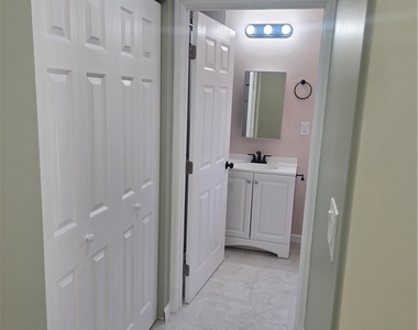 421 W Lexington - Photo Thumbnail 9
