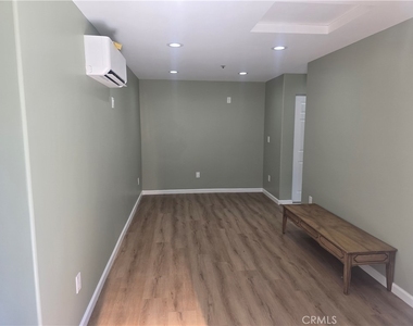 421 W Lexington - Photo Thumbnail 3