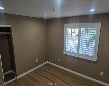 421 W Lexington - Photo Thumbnail 12
