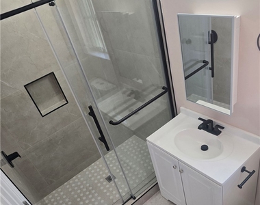 421 W Lexington - Photo Thumbnail 10