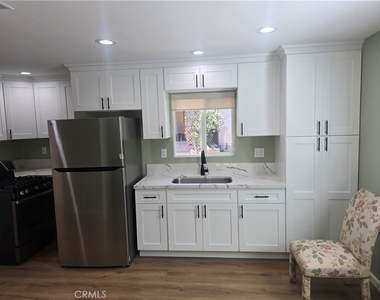 421 W Lexington - Photo Thumbnail 7