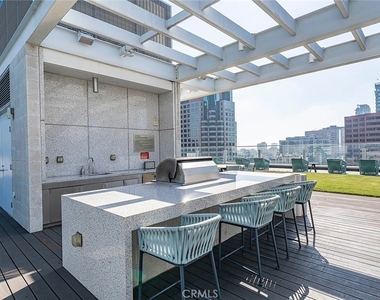 877 Francisco - Photo Thumbnail 2