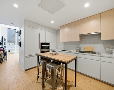 877 Francisco - Photo Thumbnail 18