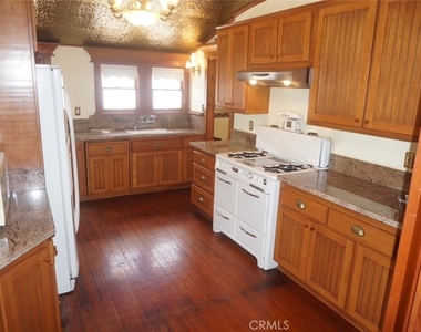 191 N Grand Street - Photo Thumbnail 5