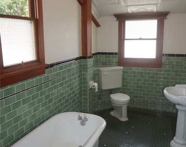 191 N Grand Street - Photo Thumbnail 8