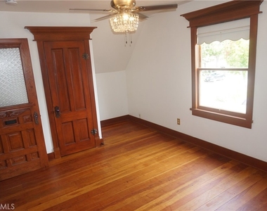 191 N Grand Street - Photo Thumbnail 14