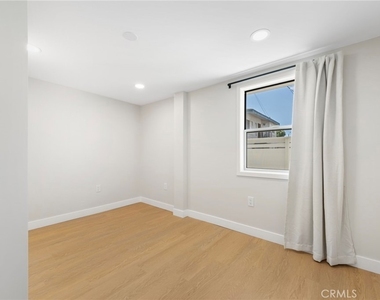 3020 E 3rd - Photo Thumbnail 17