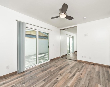 555 N Olive Street - Photo Thumbnail 5