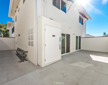 555 N Olive Street - Photo Thumbnail 6