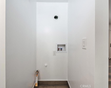 555 N Olive Street - Photo Thumbnail 9