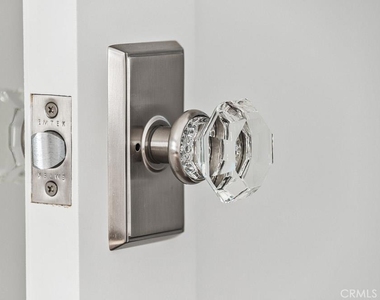 555 N Olive Street - Photo Thumbnail 11
