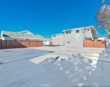 555 N Olive Street - Photo Thumbnail 13